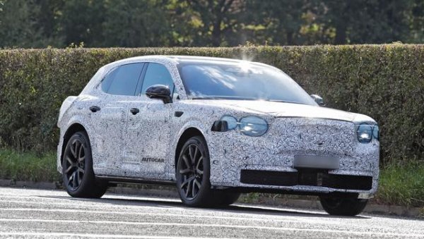 鑫旺资管 宾利首款纯电SUV路试曝光，2026年上市定位都市豪华